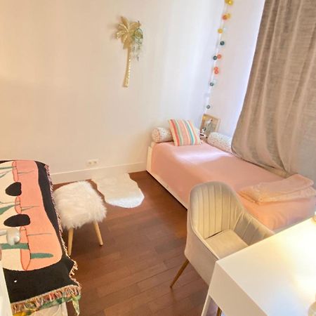 Villa Lepic, Luxury Flat In Montmartre With Private Terrasse-Appartement Entier Paris Bagian luar foto