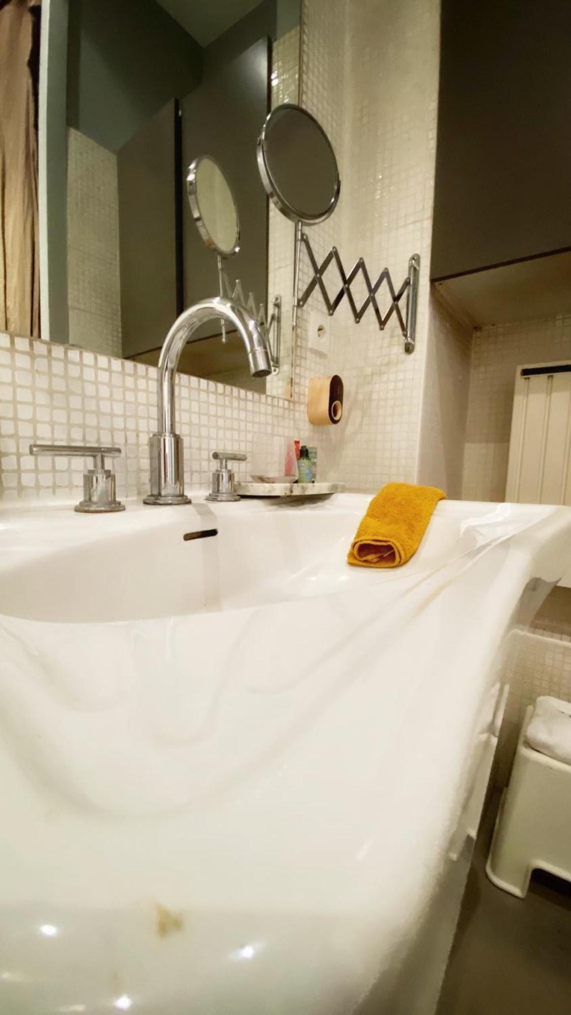 Villa Lepic, Luxury Flat In Montmartre With Private Terrasse-Appartement Entier Paris Bagian luar foto